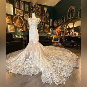 Calla Blanche “Leia” Wedding Dress – Style 17112
Bridal Size 10